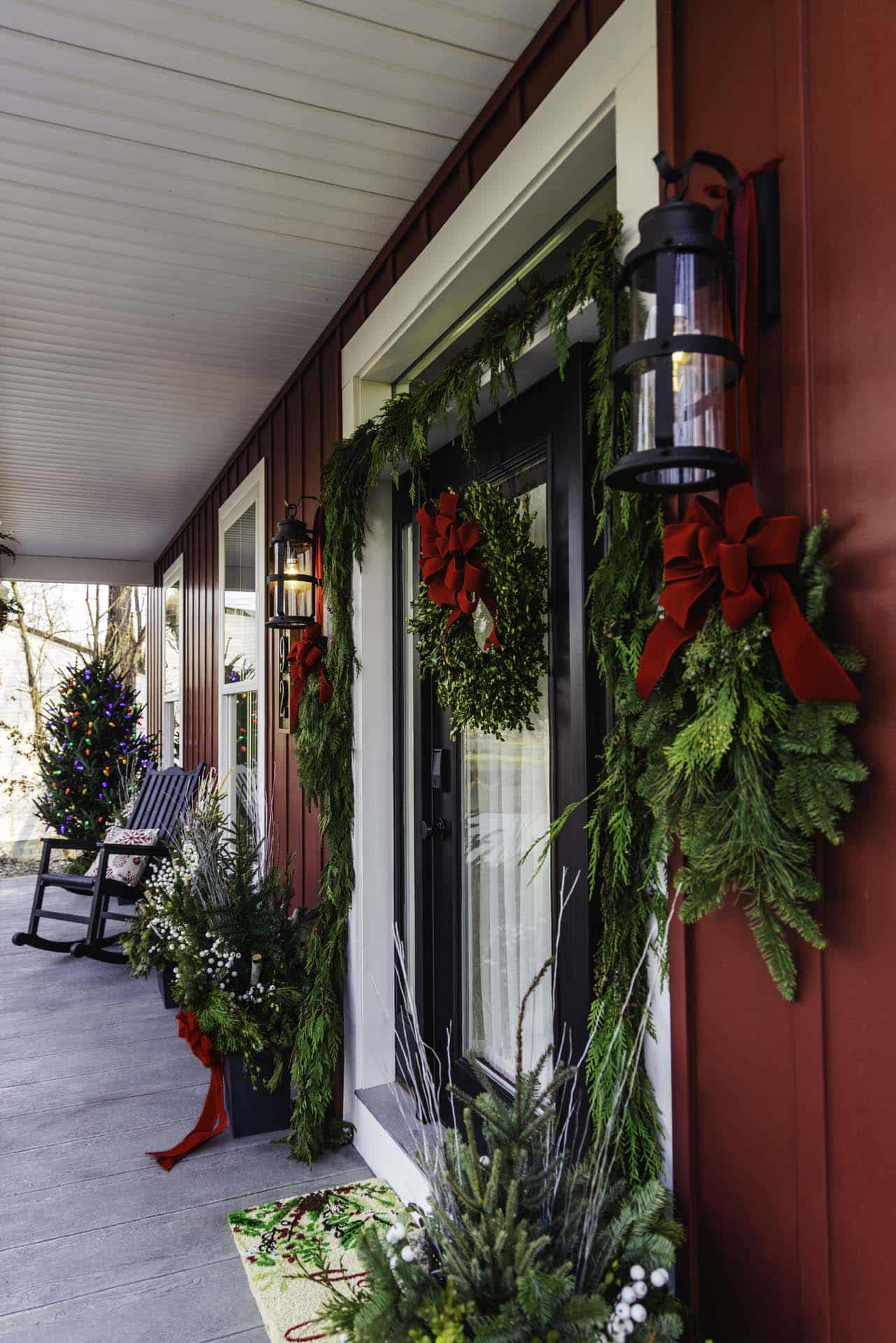 Holiday Planters & Greens | Petitti Garden Centers